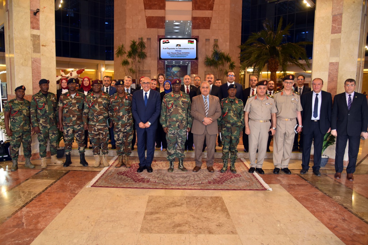 The Chairman of the Arab Organization for Industrialization discusses with the commander of the Malay Defense Forces the strengthening of areas of cooperation in all areas of manufacturing