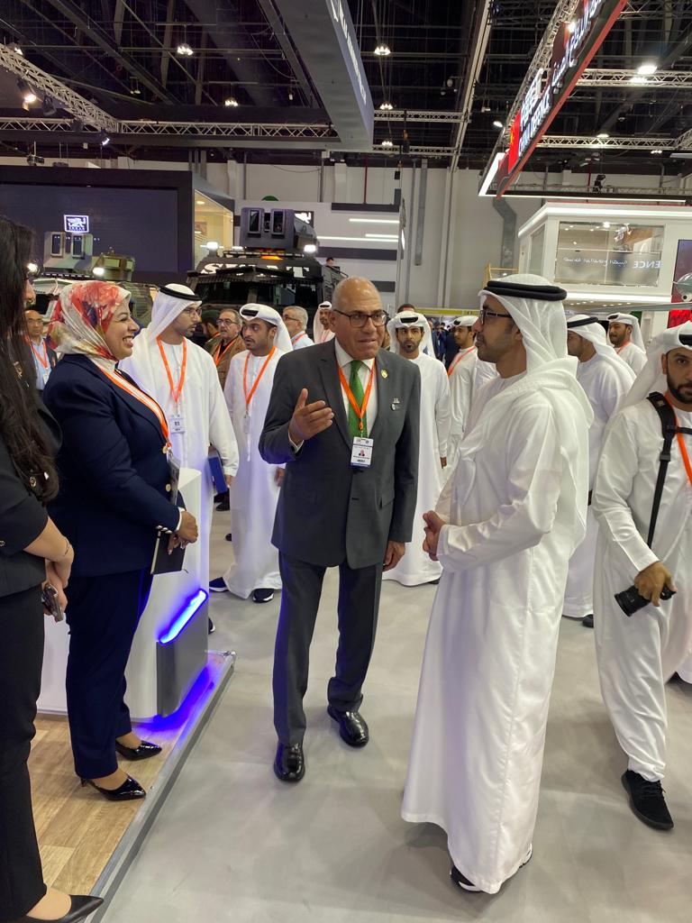 وزير خارجية الإمارات يتفقد جناح الهيئة العربية للتصنيع بمعرض آيدكس أبوظبي ٢٠٢٣