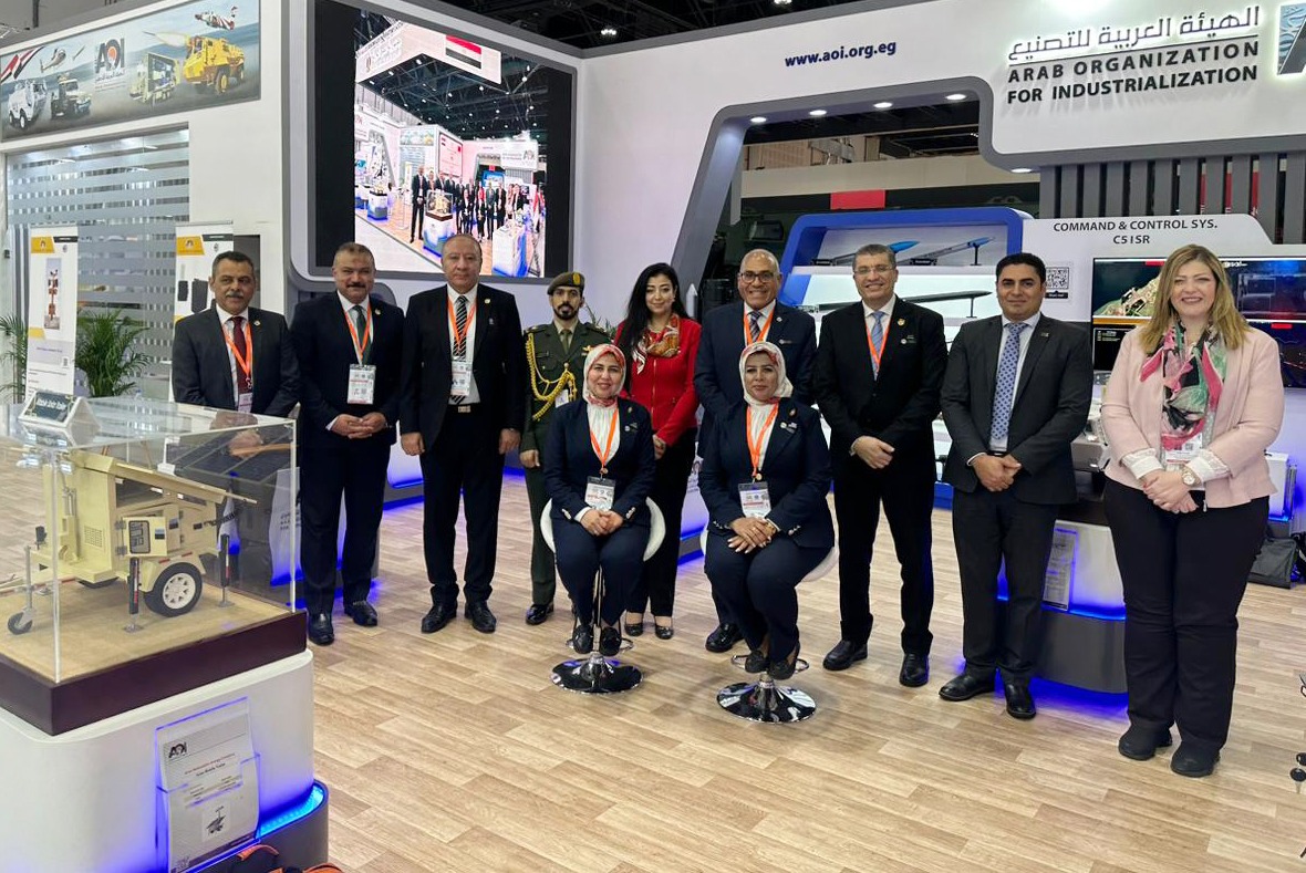 The Chairman of the AOI  meets the delegation of the Organization participating in  IDEX Abu Dhabi 2023 exhibition