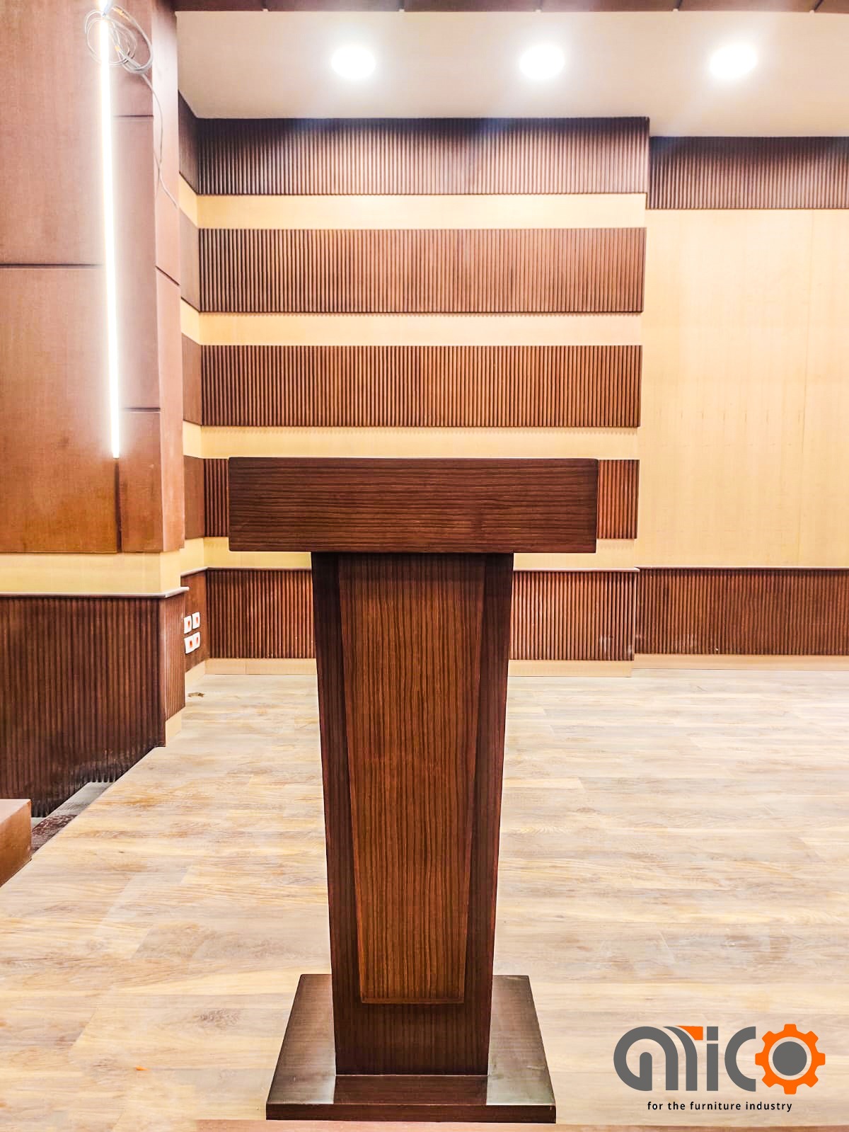 ​​​​​​Podium