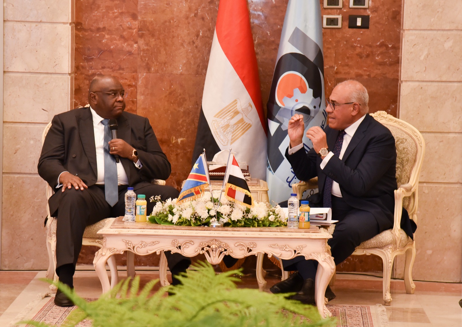 رئيس الهيئة العربية للتصنيع يبحث مع وزير الدفاع الوطني والمحاربين القدماء الكونغولي  تعزيز مجالات التعاون في كافة مجالات التصنيع