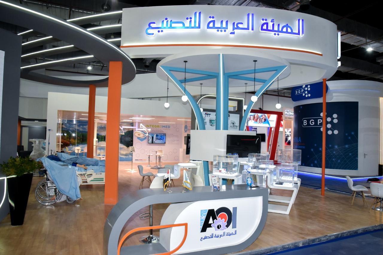 رئيس الهيئة العربية للتصنيع يتفقد جناح الهيئة العربية للتصنيع بالنسخة الثالثة من معرض "صحة أفريقيا Africa Health ExCon"
