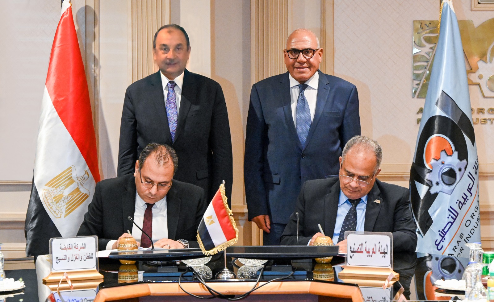 رئيس الهيئة العربية للتصنيع  ووزير قطاع الأعمال العام   يشهدان توقيع بروتوكولي   تعاون لدعم وتعميق التصنيع المحلي