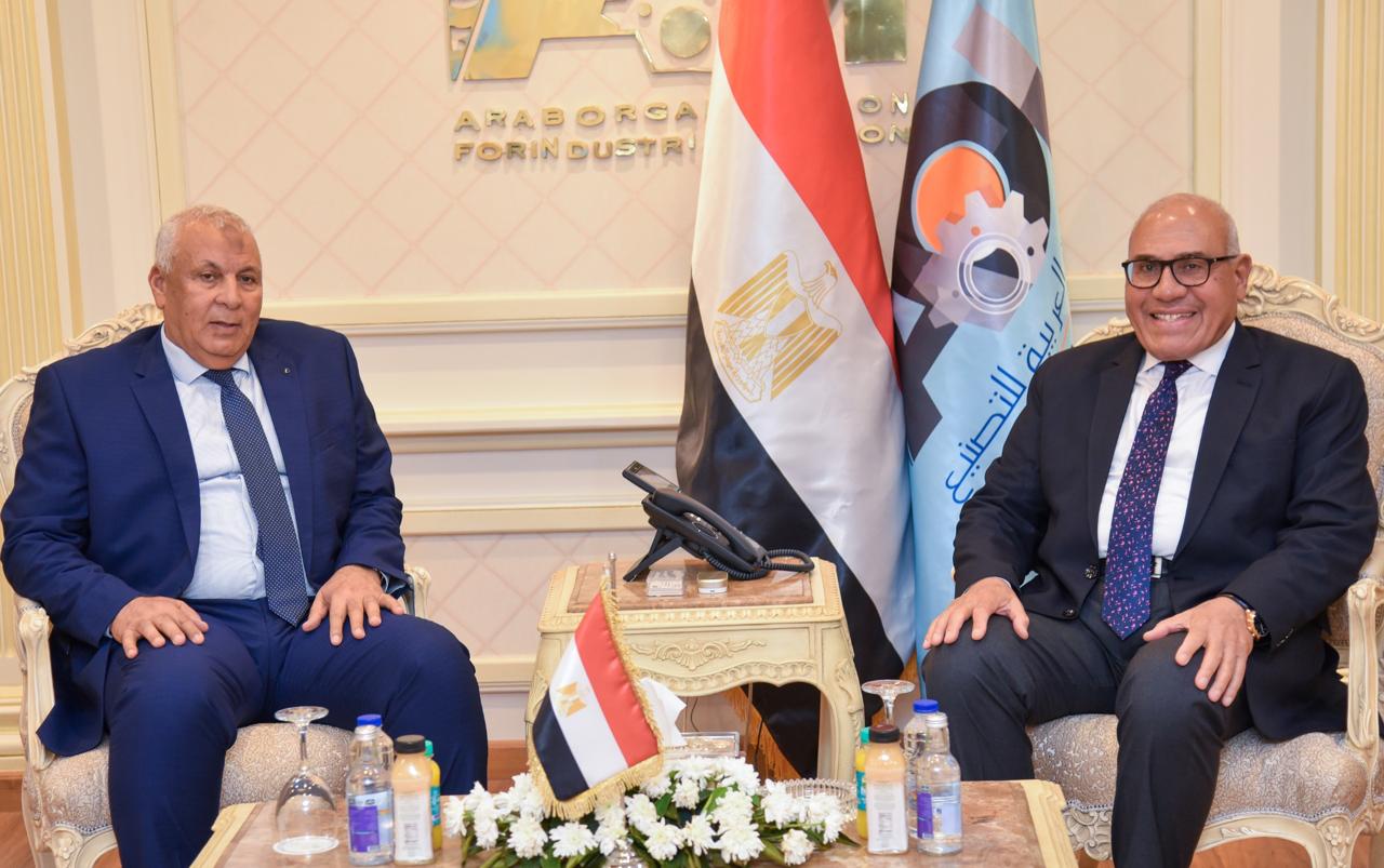 رئيس الهيئة العربية للتصنيع ومحافظ الوادي الجديد   يشهدان توقيع   اتفاقية تعاون إطارية   لتأسيس الشركة العربية لصناعة الأخشاب المضغوطة