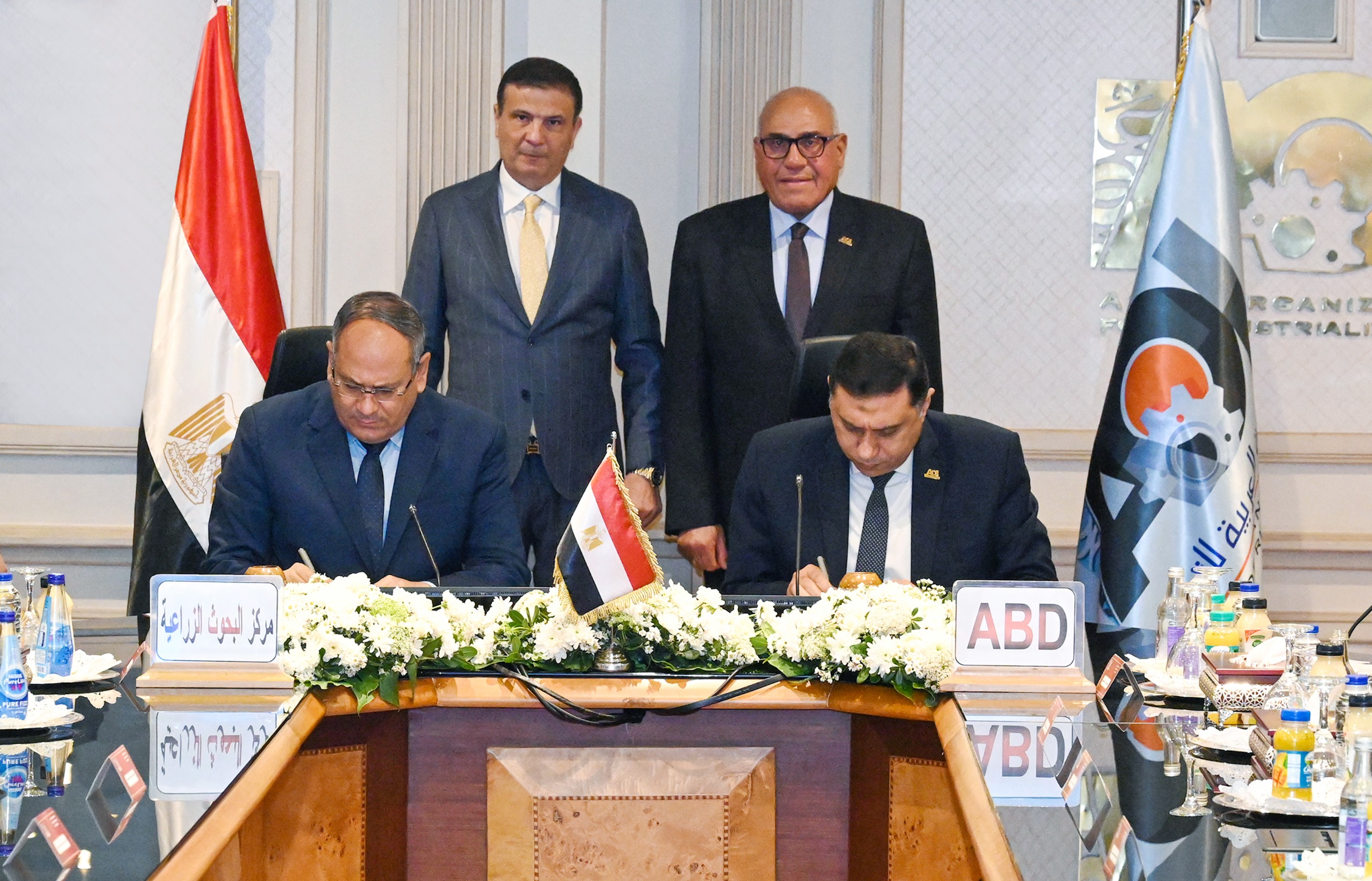 رئيس الهيئة العربية للتصنيع ووزير الزراعة واستصلاح الأراضي يشهدان  توقيع عقد اتفاق  في مجال مشروعات  التصنيع الزراعي وحماية البيئة