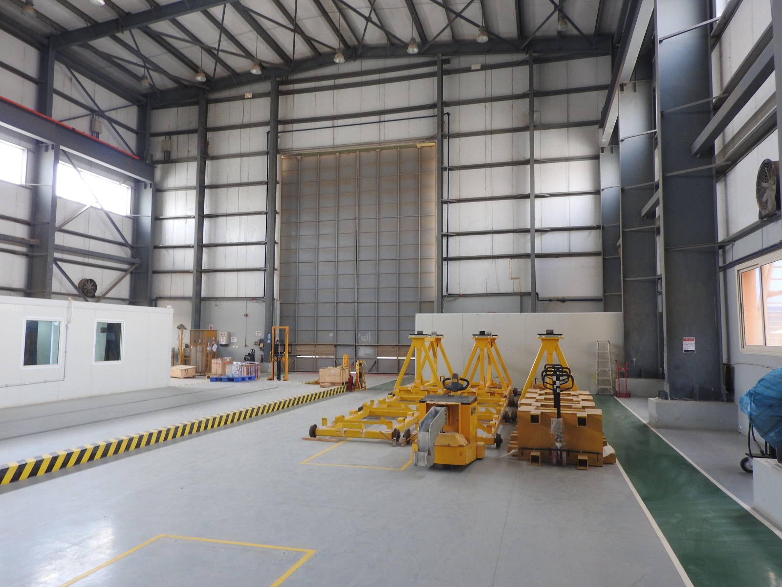 AOI announces the availability the availability of an integrated metal hangar for rent.