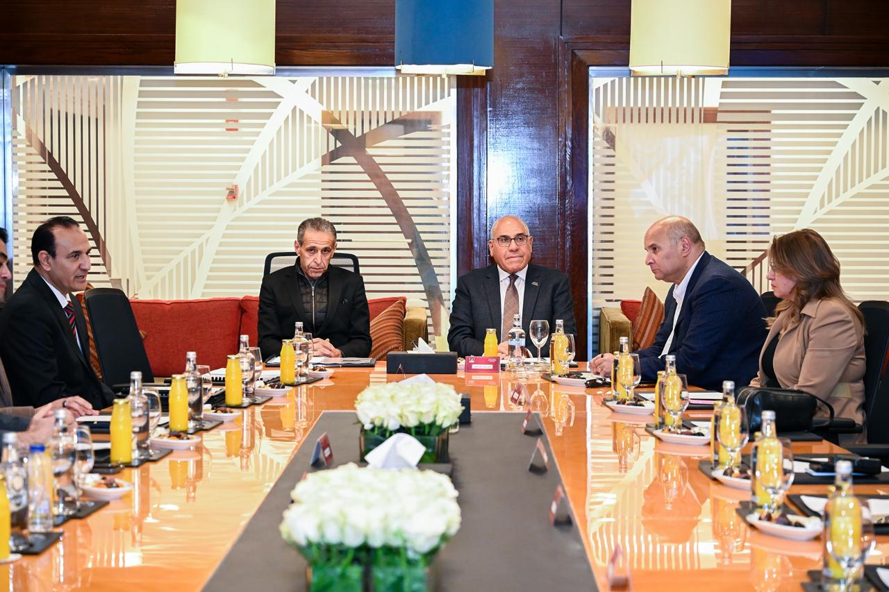 رئيس الهيئة العربية للتصنيع يتفقد باكورة انتاج الشركة العربية السويسرية للمصاعد  بمدينة مدينتي