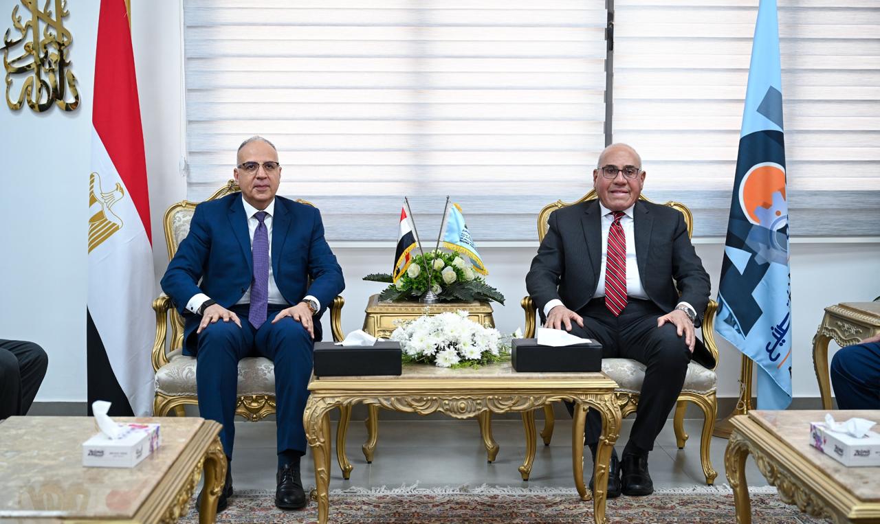 رئيس الهيئة العربية للتصنيع، و وزير الموارد المائية والري،  يتفقدان مركز التصنيع الرقمي بمصنع المحركات التابع للهيئة العربية للتصنيع