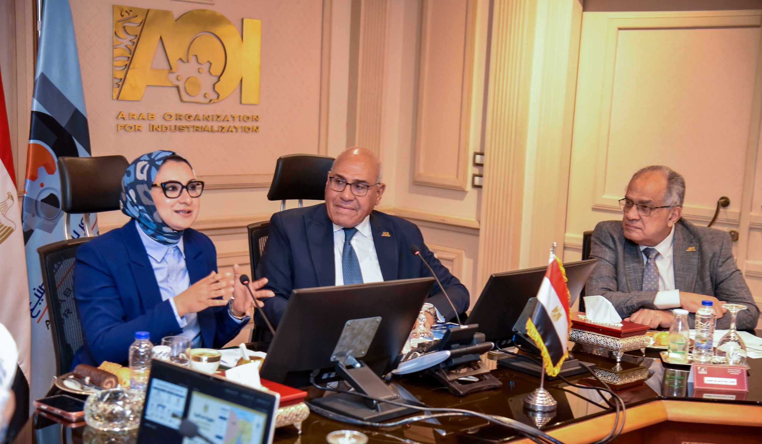رئيس الهيئة العربية للتصنيع يؤكد خلال مباحثاته مع محافظ الوادي الجديد على اهتمام الهيئة بتصنيع وتلبية كافة احتياجات المحافظة