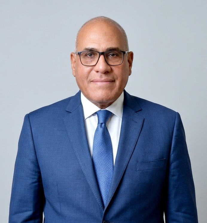 السيد / مختار عبداللطيف