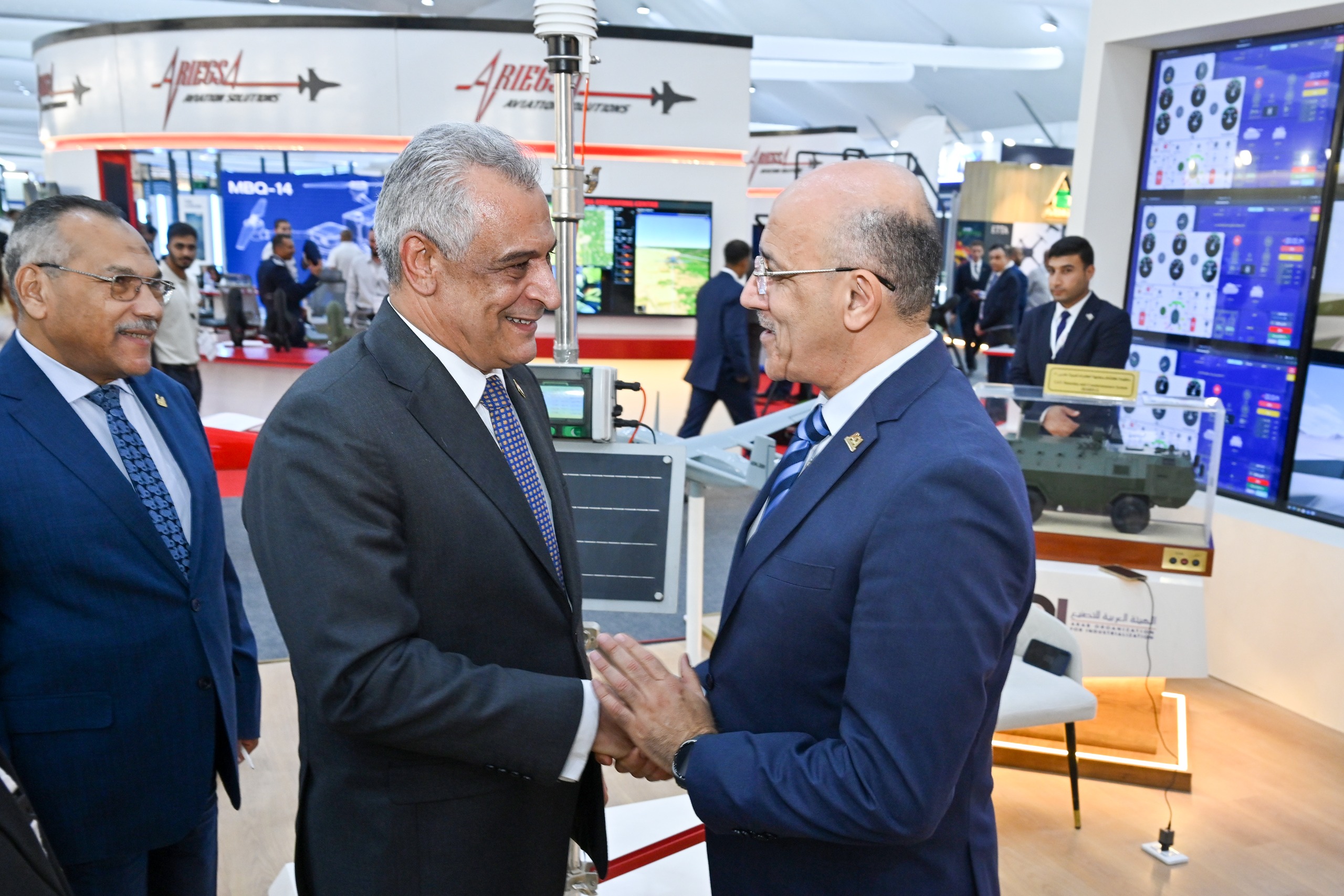 Le Chef de l’OAI et le Ministre d’État chargé de la Production militaire examinent les moyens de renforcer la coopération et l’intégration industrielles