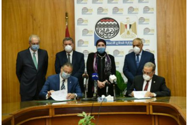 Business Sector Minister and Chairman of "Arab Industrialization" testify Signing a memorandum of understanding to establish two factories for the production of vehicle tires of various types