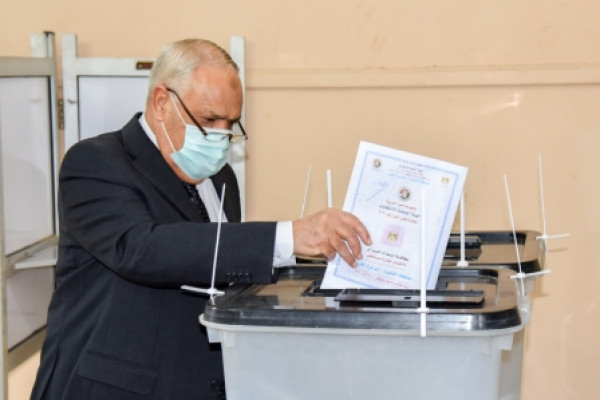 President of the Arab Organization for Industrialization casts his vote in the Senate elections