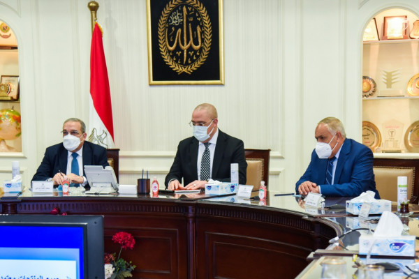 The ministers of housing and military production and the head of the "Arab Industrialization" are discussing the requirements of the "A Decent Life" initiative
