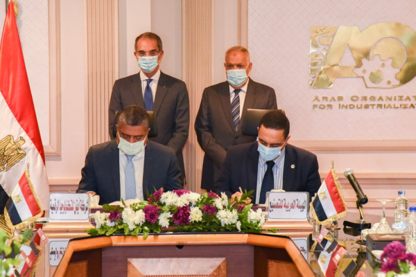 The Minister of Communications and the Chairman of Arab Industrialization witness the signing of a cooperation agreement for digital transformation