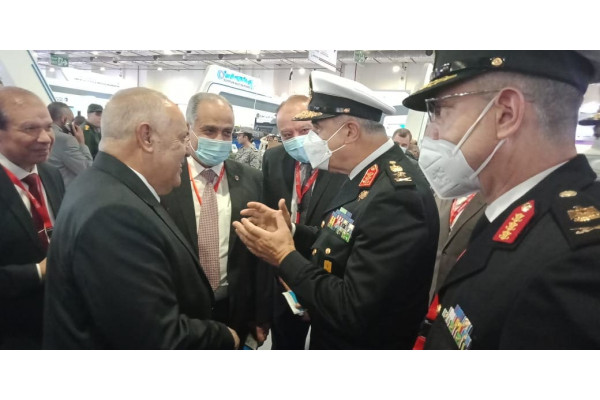 The Naval Forces Commander inspects the Arab Industrialization Pavilion at EDEX 2021