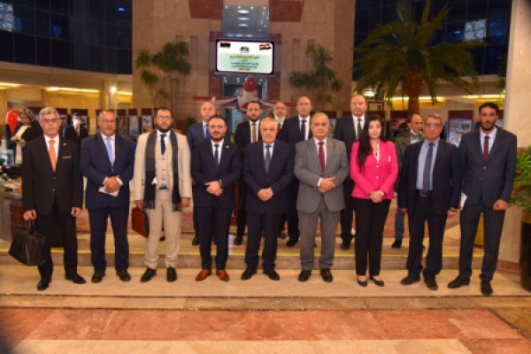 مباحثات رئيس العربية للتصنيع ووزير الصناعة والمعادن الليبي
